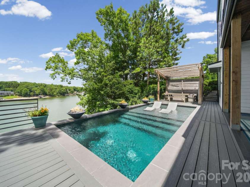 29012 Silver Fox Drive, Fort Mill, SC 29708.  MLS# CAR4396212, YatesRealty ID 32574. 