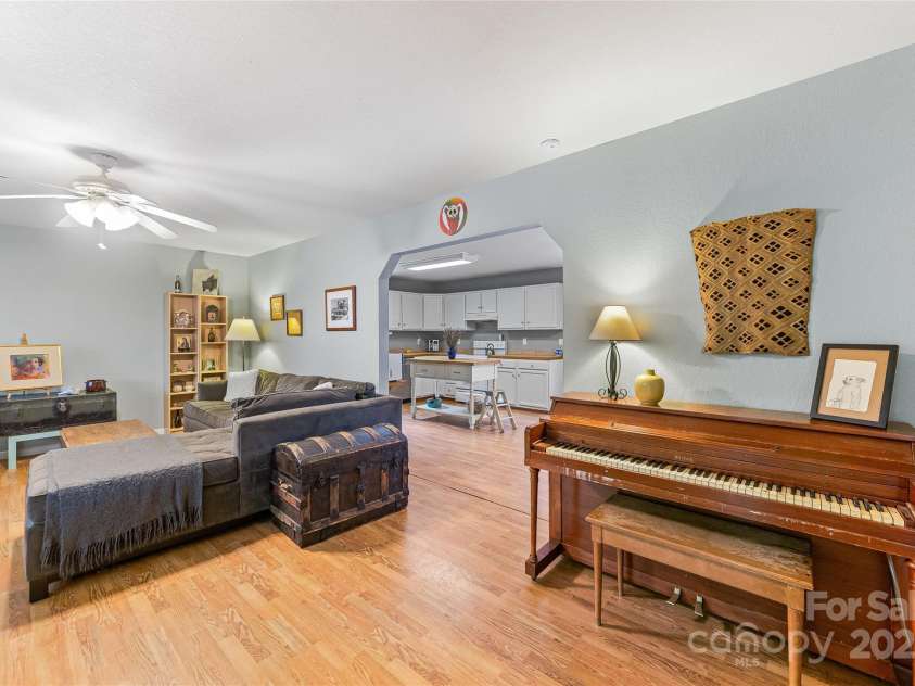 153 Hudson Street, Asheville, NC 28806.  MLS# CAR4288331, YatesRealty ID 32575. 