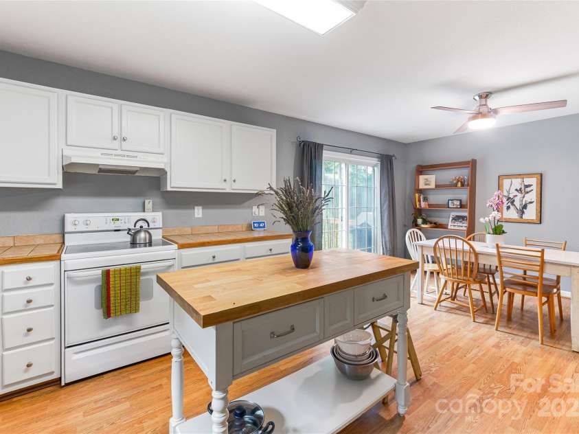 153 Hudson Street, Asheville, NC 28806.  MLS# CAR4288331, YatesRealty ID 32575. 