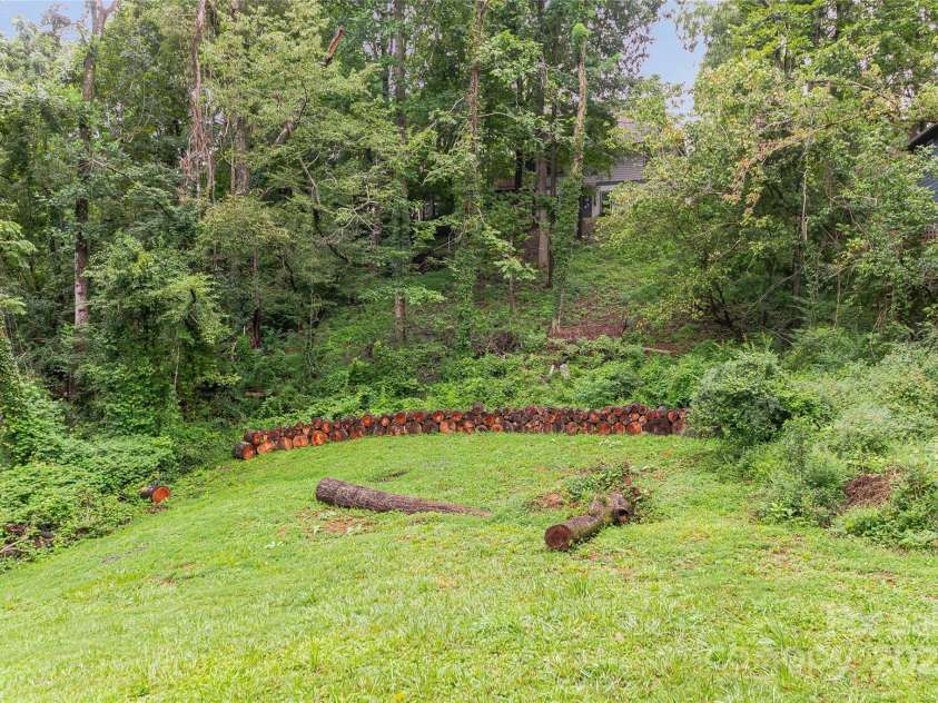 153 Hudson Street, Asheville, NC 28806.  MLS# CAR4288331, YatesRealty ID 32575. 