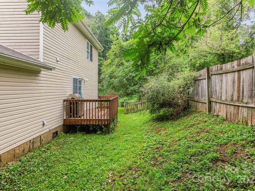 153 Hudson Street, Asheville, NC 28806.  MLS# CAR4288331, YatesRealty ID 32575. Fenced in back and side yard.