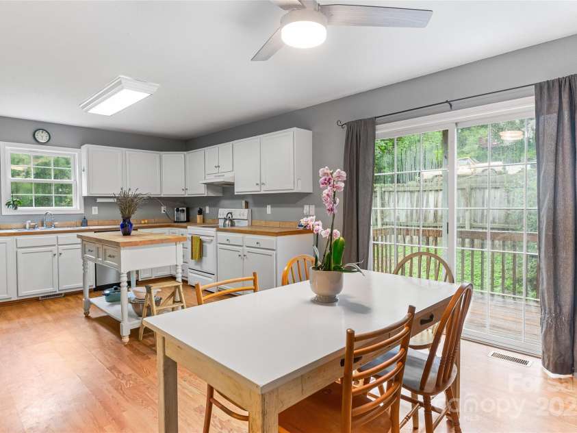 153 Hudson Street, Asheville, NC 28806.  MLS# CAR4288331, YatesRealty ID 32575. Large kitchen with dining area
