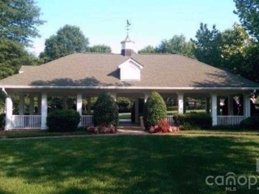 18001 Delmas Drive, Cornelius, NC 28031.  MLS# CAR4396845, YatesRealty ID 32575. 