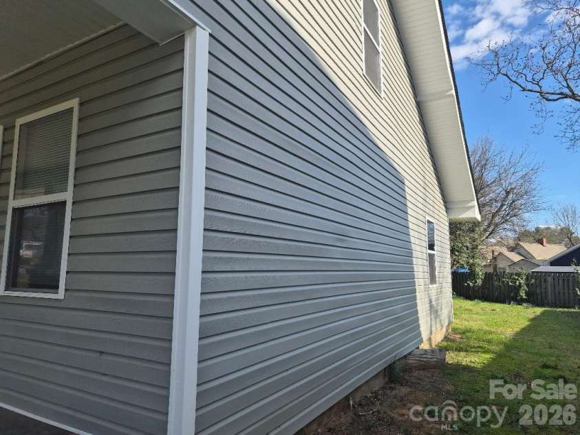 459 Dave Lyle Boulevard, Rock Hill, SC 29730.  MLS# CAR4397112, YatesRealty ID 32576. Right Side
