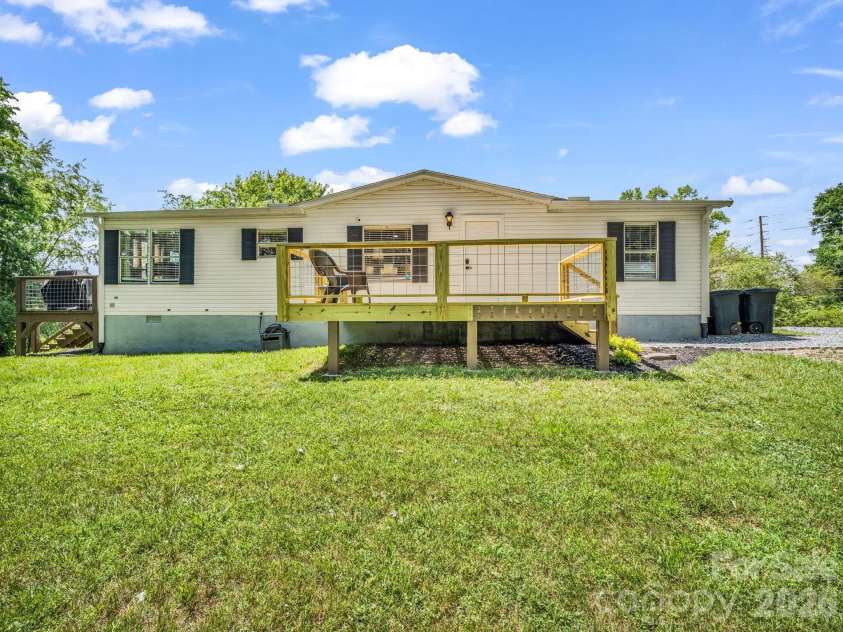 210 Banner Farm Road, Mills River, NC 28759.  MLS# CAR4396188, YatesRealty ID 32577. 