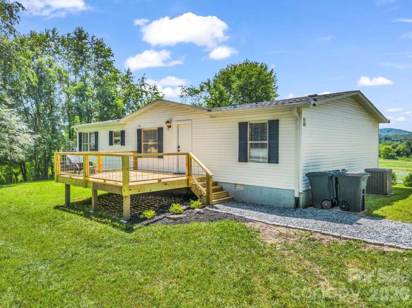 210 Banner Farm Road, Mills River, NC 28759.  MLS# CAR4396188, YatesRealty ID 32577. 