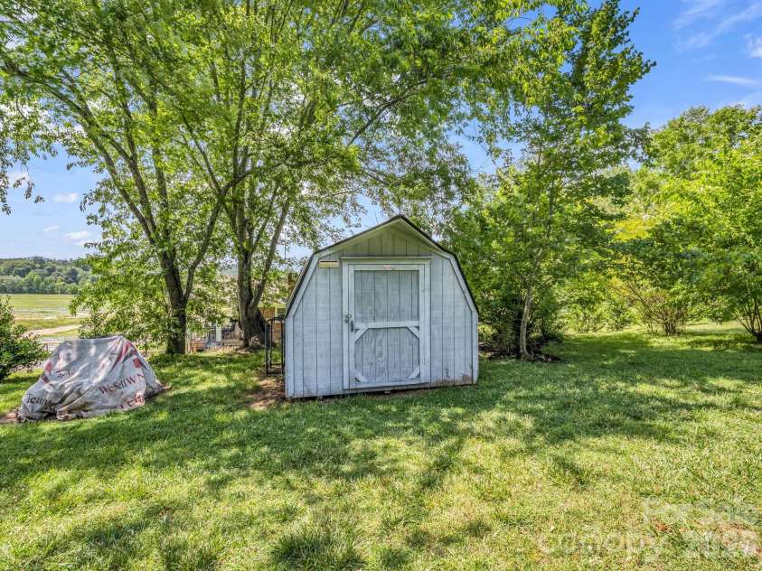 210 Banner Farm Road, Mills River, NC 28759.  MLS# CAR4396188, YatesRealty ID 32577. 