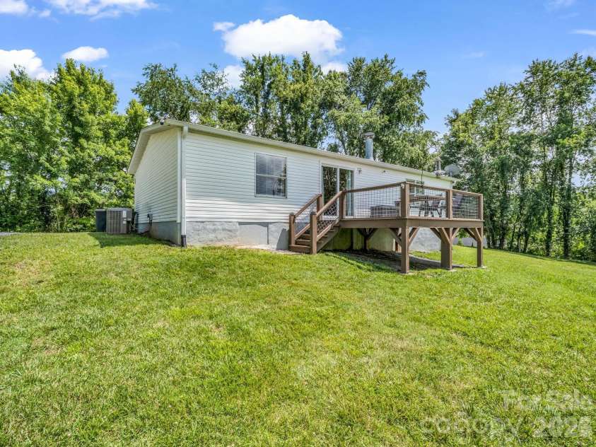 210 Banner Farm Road, Mills River, NC 28759.  MLS# CAR4396188, YatesRealty ID 32577. 