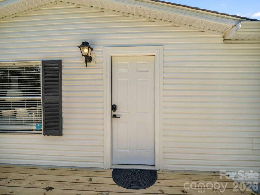 210 Banner Farm Road, Mills River, NC 28759.  MLS# CAR4396188, YatesRealty ID 32577. 