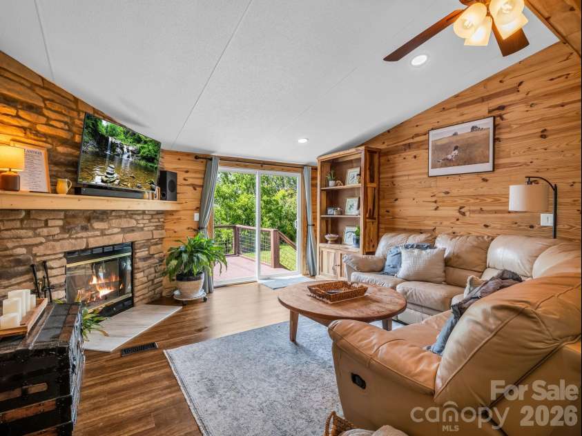 210 Banner Farm Road, Mills River, NC 28759.  MLS# CAR4396188, YatesRealty ID 32577. 