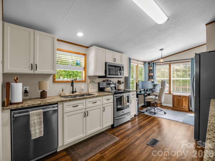 210 Banner Farm Road, Mills River, NC 28759.  MLS# CAR4396188, YatesRealty ID 32577. 