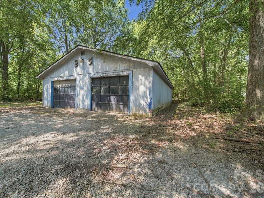 11488 Beagle Street, Midland, NC 28107.  MLS# CAR4397037, YatesRealty ID 32579. 