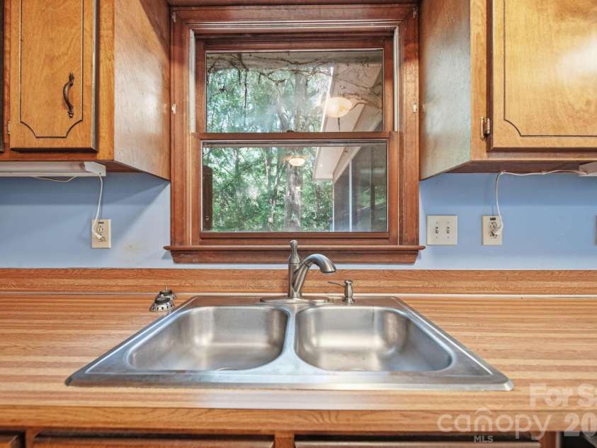 11488 Beagle Street, Midland, NC 28107.  MLS# CAR4397037, YatesRealty ID 32579. 