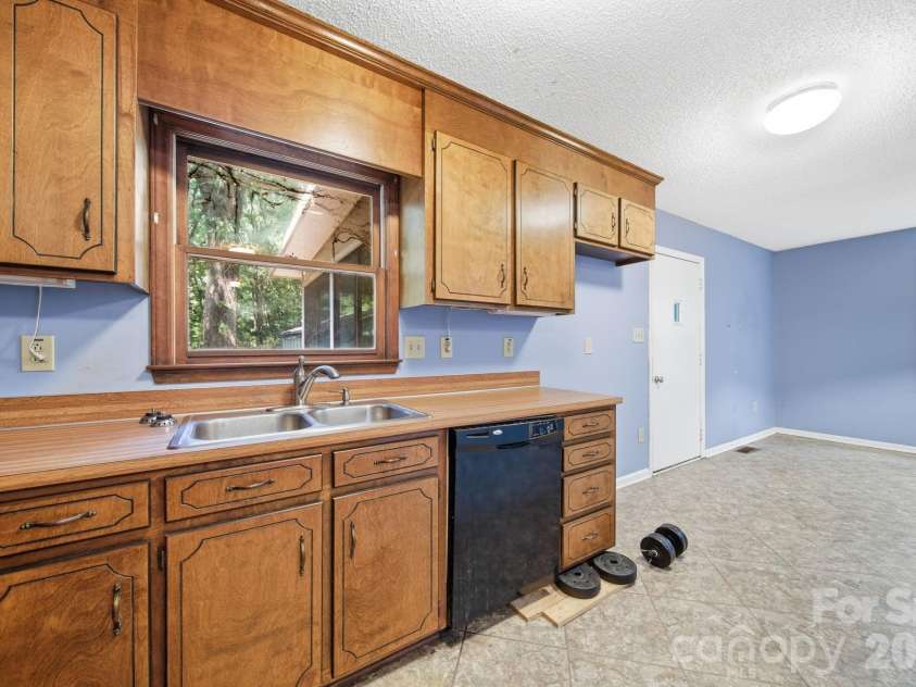 11488 Beagle Street, Midland, NC 28107.  MLS# CAR4397037, YatesRealty ID 32579. 