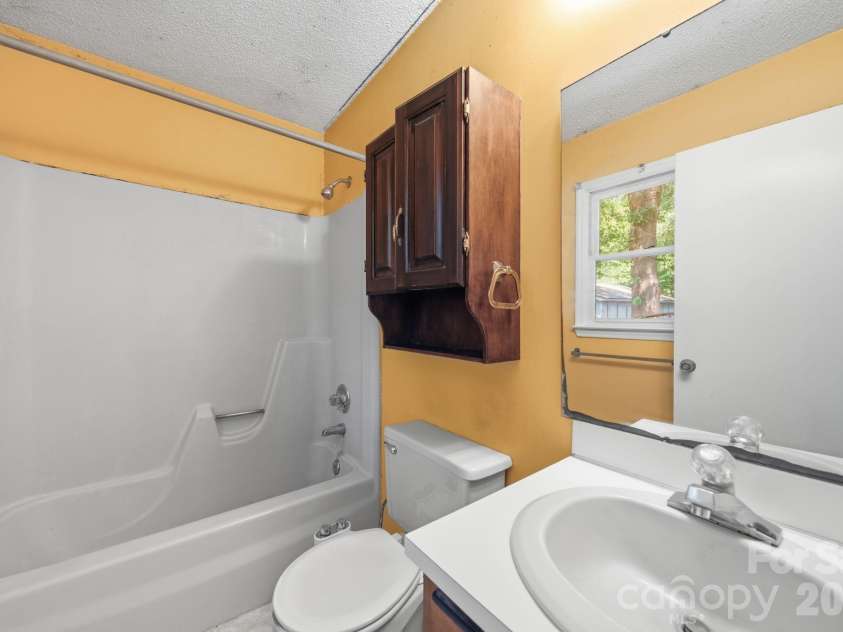 11488 Beagle Street, Midland, NC 28107.  MLS# CAR4397037, YatesRealty ID 32579. Primary Bathroom.