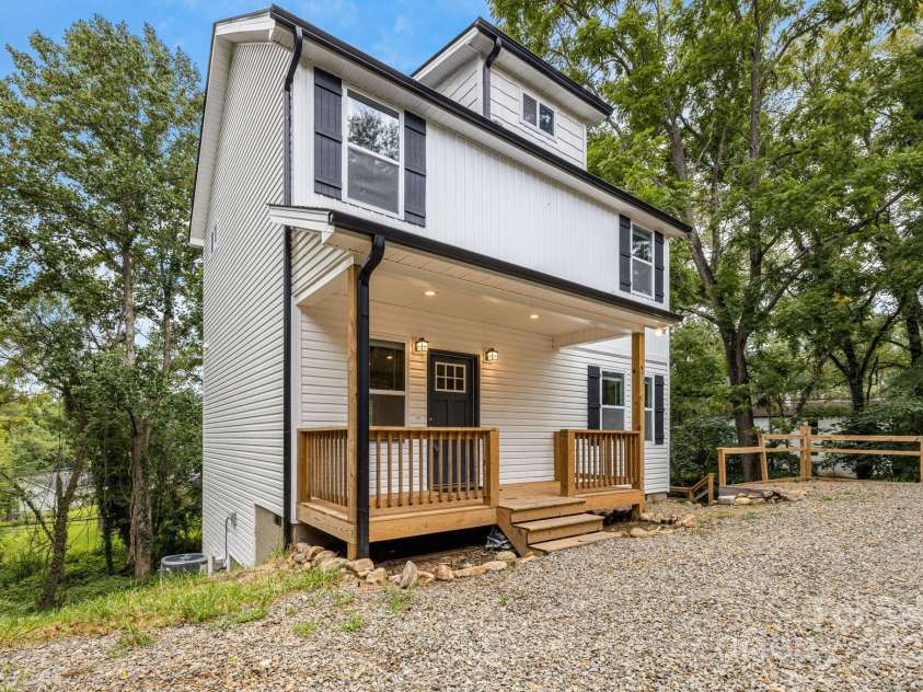 92 Moody Avenue, Candler, NC 28715.  MLS# CAR4291918, YatesRealty ID 32579. Welcome home