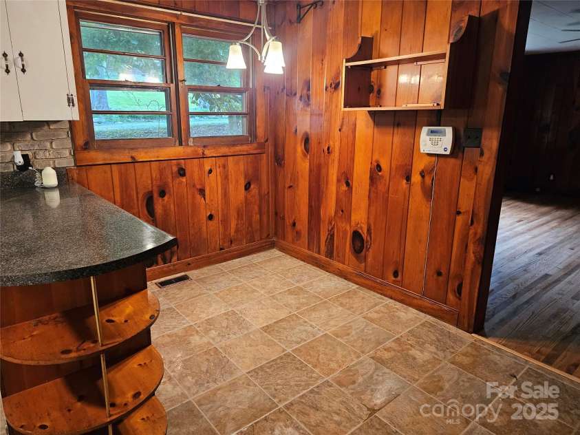 573 Uptons Landing Road, Marion, NC 28752.  MLS# CAR4278162, YatesRealty ID 3258. Dining area