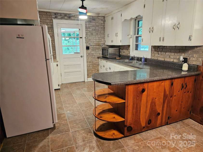 573 Uptons Landing Road, Marion, NC 28752.  MLS# CAR4278162, YatesRealty ID 3258. Kitchen