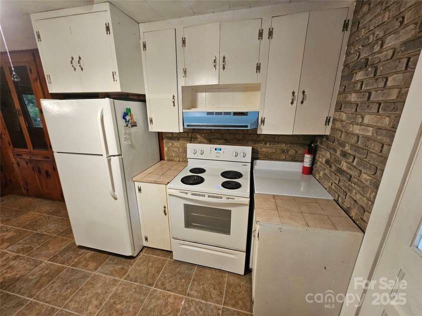 573 Uptons Landing Road, Marion, NC 28752.  MLS# CAR4278162, YatesRealty ID 3258. Kitchen