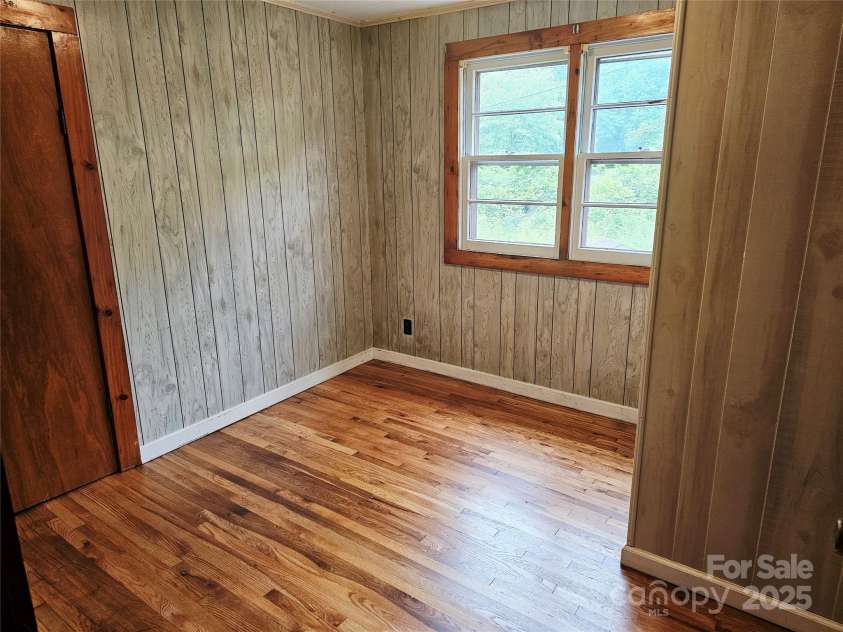 573 Uptons Landing Road, Marion, NC 28752.  MLS# CAR4278162, YatesRealty ID 3258. Middle bedroom