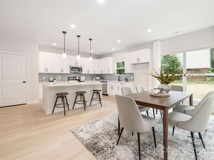 7034 Lakeside Drive, Charlotte, NC 28215.  MLS# CAR4322126, YatesRealty ID 3258. 