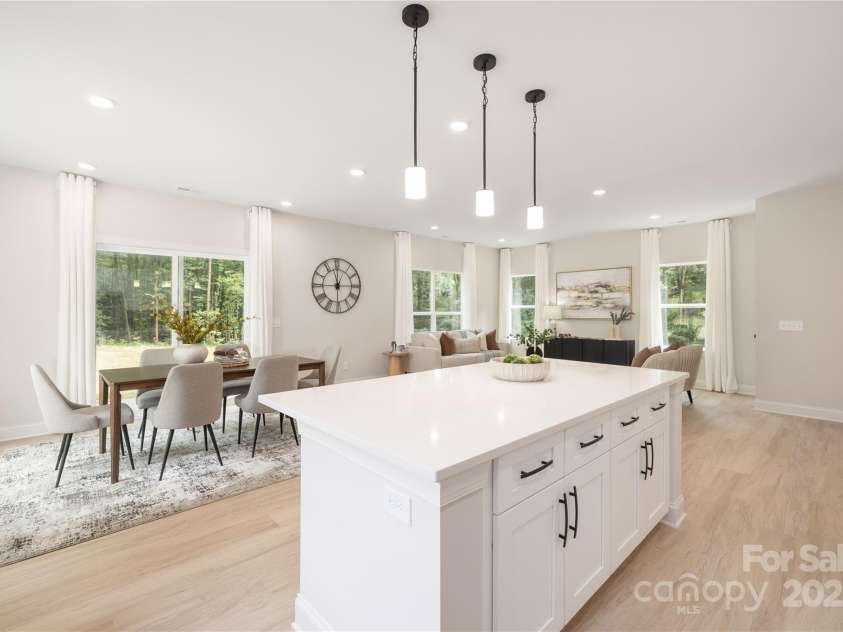 7034 Lakeside Drive, Charlotte, NC 28215.  MLS# CAR4322126, YatesRealty ID 3258. 