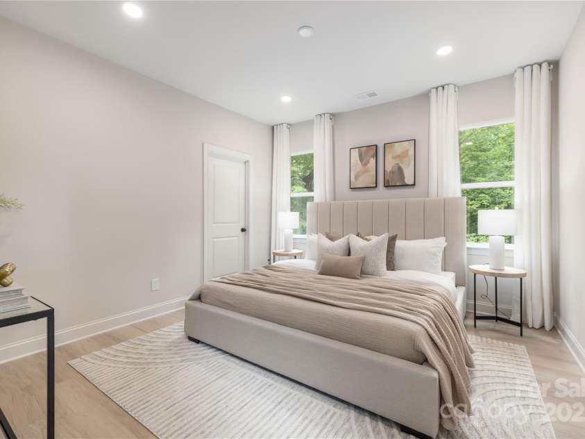 7034 Lakeside Drive, Charlotte, NC 28215.  MLS# CAR4322126, YatesRealty ID 3258. 