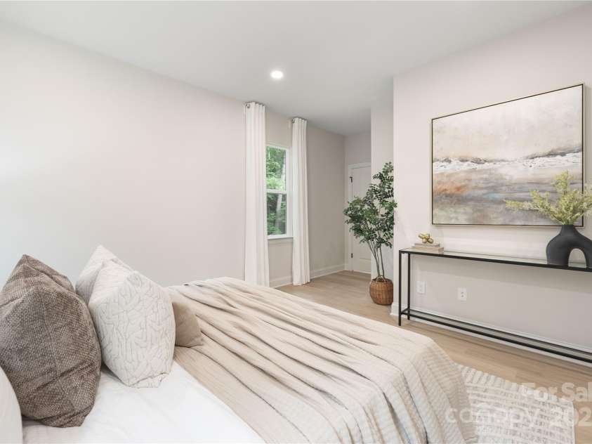 7034 Lakeside Drive, Charlotte, NC 28215.  MLS# CAR4322126, YatesRealty ID 3258. 