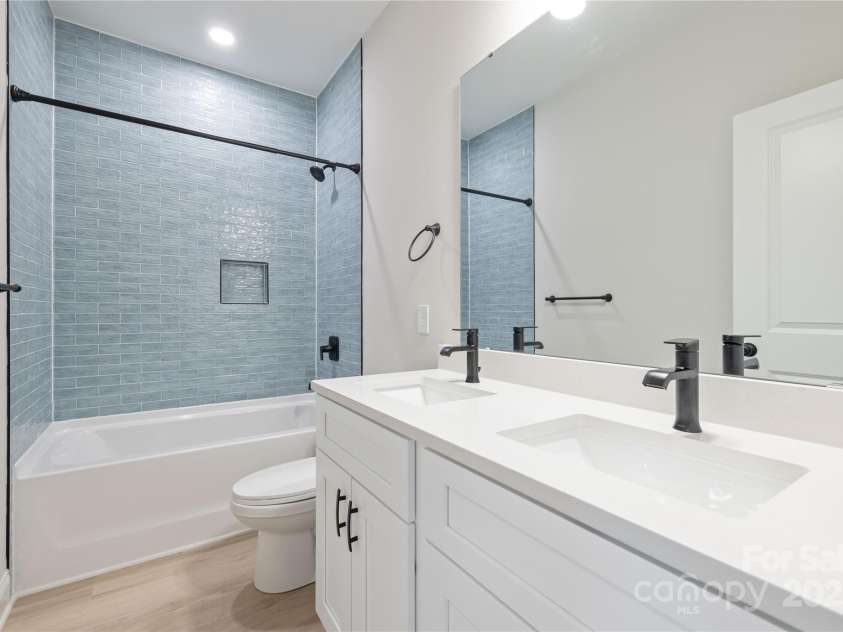 7034 Lakeside Drive, Charlotte, NC 28215.  MLS# CAR4322126, YatesRealty ID 3258. 