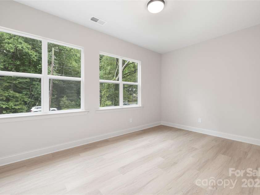 7034 Lakeside Drive, Charlotte, NC 28215.  MLS# CAR4322126, YatesRealty ID 3258. 