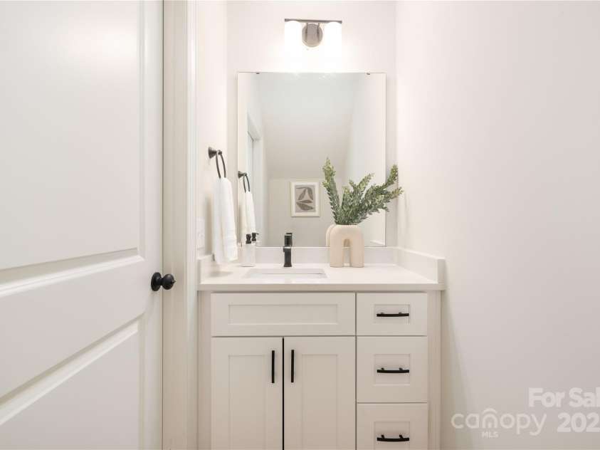 7034 Lakeside Drive, Charlotte, NC 28215.  MLS# CAR4322126, YatesRealty ID 3258. 