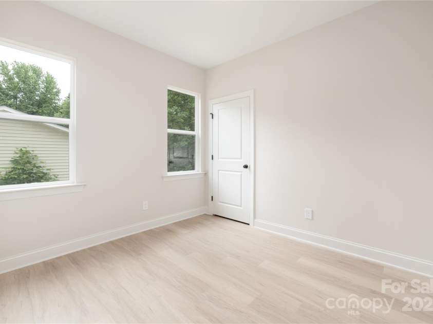 7034 Lakeside Drive, Charlotte, NC 28215.  MLS# CAR4322126, YatesRealty ID 3258. 