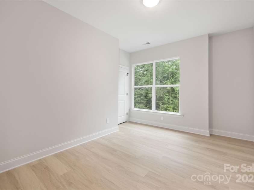 7034 Lakeside Drive, Charlotte, NC 28215.  MLS# CAR4322126, YatesRealty ID 3258. 