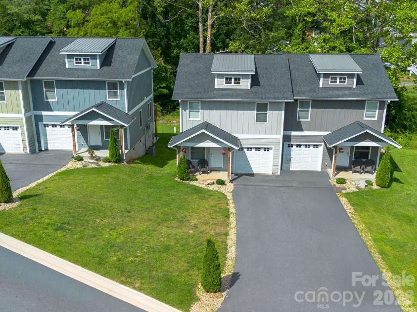 305 Jenna Clare Lane, Asheville, NC 28803.  MLS# CAR4396061, YatesRealty ID 32580. 