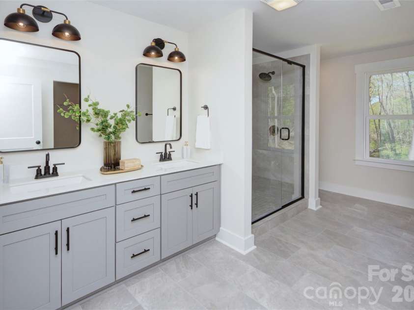 1033 Harrogate Drive, Bessemer City, NC 28016.  MLS# CAR4396058, YatesRealty ID 32582. Primary Bathroom