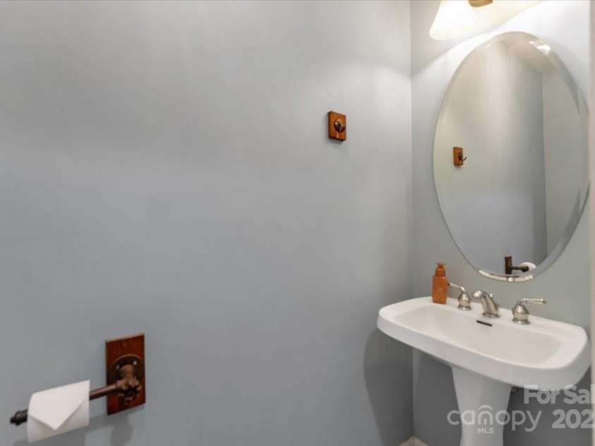 4000 Garfield Court, Waxhaw, NC 28173.  MLS# CAR4278993, YatesRealty ID 32583. Half bath
