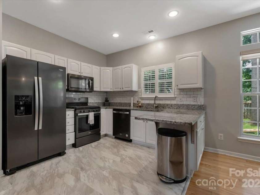4000 Garfield Court, Waxhaw, NC 28173.  MLS# CAR4278993, YatesRealty ID 32583. Kitchen