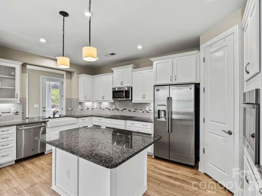 7362 Overjoyed Crossing, Charlotte, NC 28215.  MLS# CAR4395734, YatesRealty ID 32583. 
