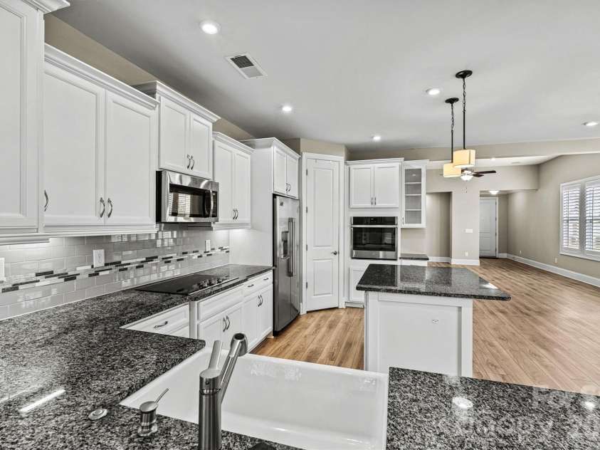 7362 Overjoyed Crossing, Charlotte, NC 28215.  MLS# CAR4395734, YatesRealty ID 32583. 