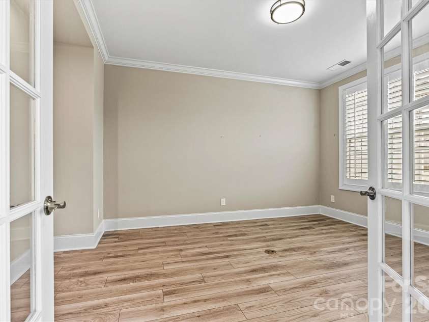 7362 Overjoyed Crossing, Charlotte, NC 28215.  MLS# CAR4395734, YatesRealty ID 32583. 