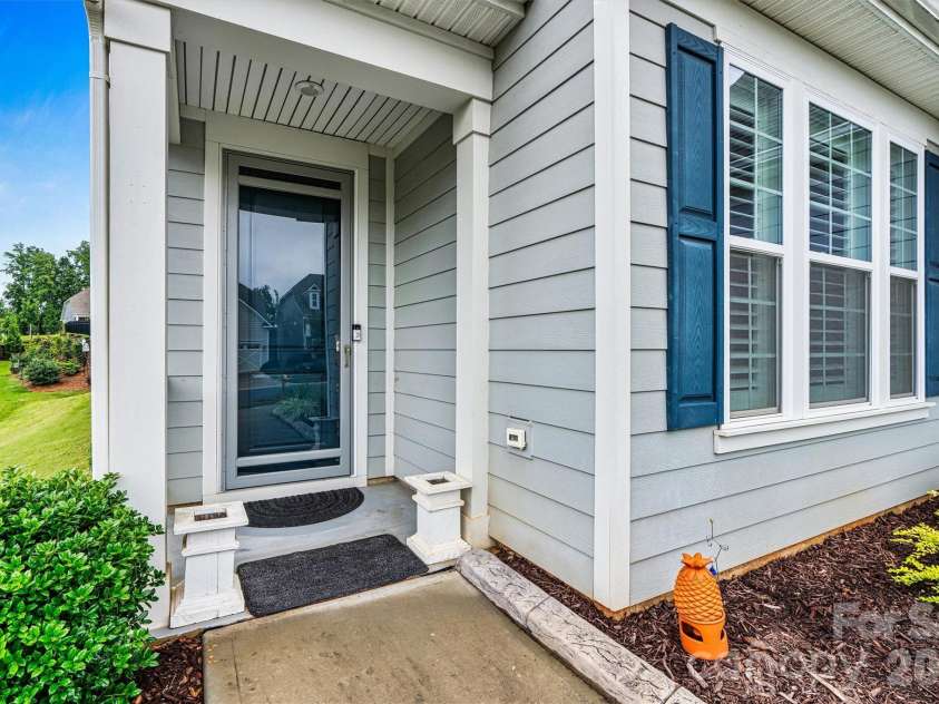 7362 Overjoyed Crossing, Charlotte, NC 28215.  MLS# CAR4395734, YatesRealty ID 32583. 
