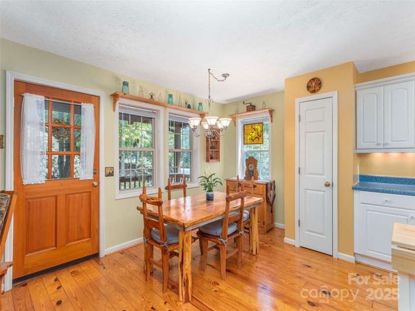 41 Trapper Lane, Waynesville, NC 28785.  MLS# CAR4260270, YatesRealty ID 32584. 