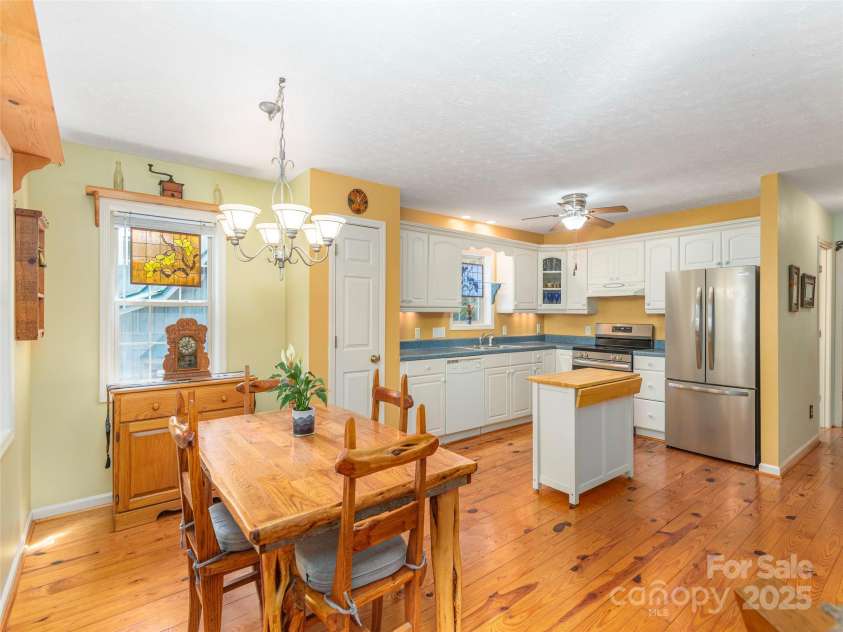 41 Trapper Lane, Waynesville, NC 28785.  MLS# CAR4260270, YatesRealty ID 32584. 