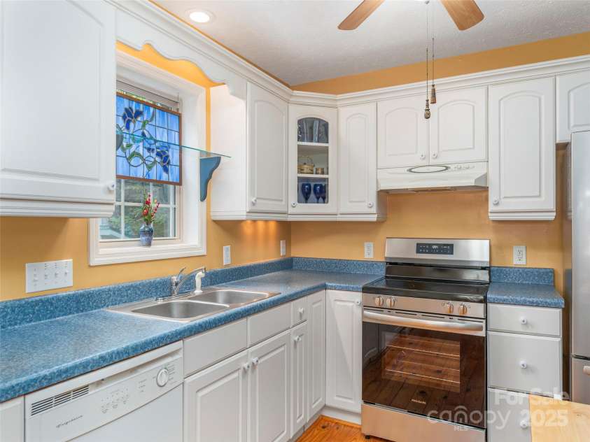 41 Trapper Lane, Waynesville, NC 28785.  MLS# CAR4260270, YatesRealty ID 32584. 
