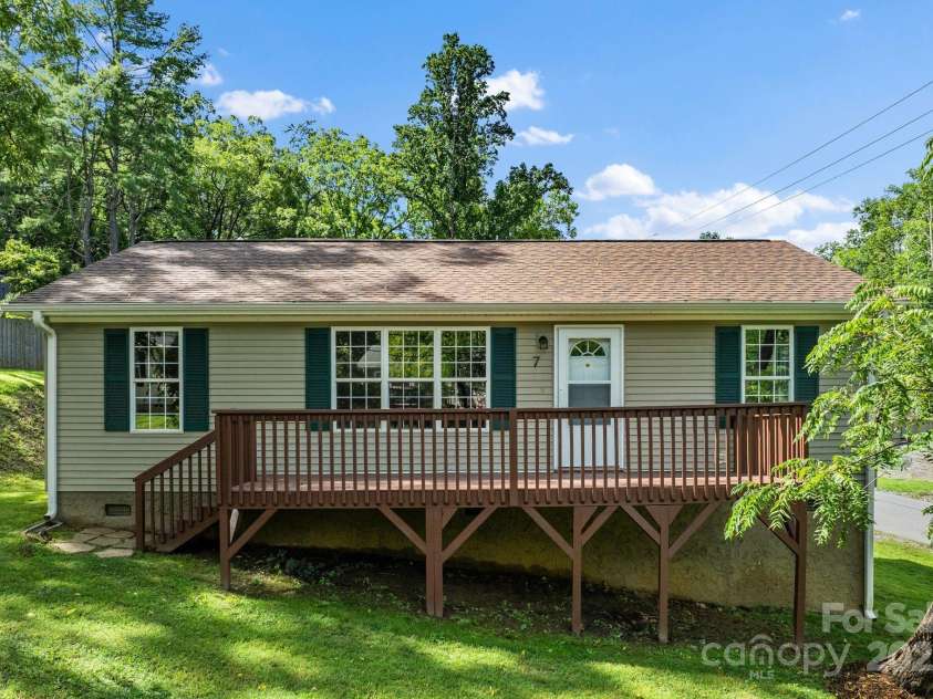 7 Wyatt Street, Asheville, NC 28803.  MLS# CAR4292247, YatesRealty ID 32585. Front