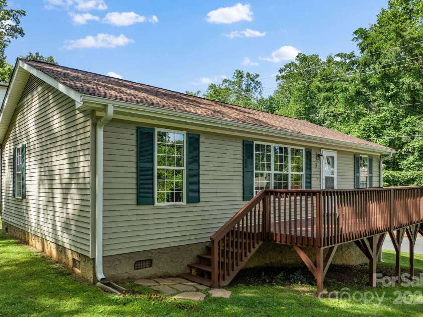 7 Wyatt Street, Asheville, NC 28803.  MLS# CAR4292247, YatesRealty ID 32585. Side
