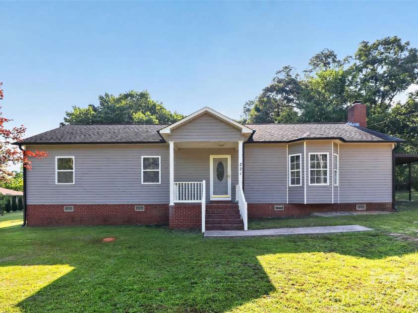 221 Potter Road, Lancaster, SC 29720.  MLS# CAR4396108, YatesRealty ID 32586. 