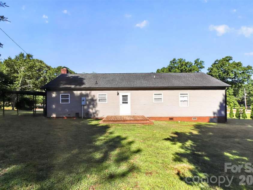221 Potter Road, Lancaster, SC 29720.  MLS# CAR4396108, YatesRealty ID 32586. 