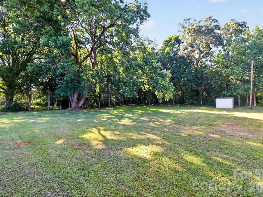 221 Potter Road, Lancaster, SC 29720.  MLS# CAR4396108, YatesRealty ID 32586. 
