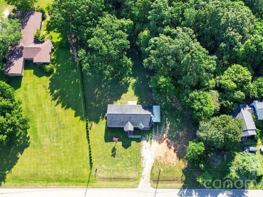 221 Potter Road, Lancaster, SC 29720.  MLS# CAR4396108, YatesRealty ID 32586. 